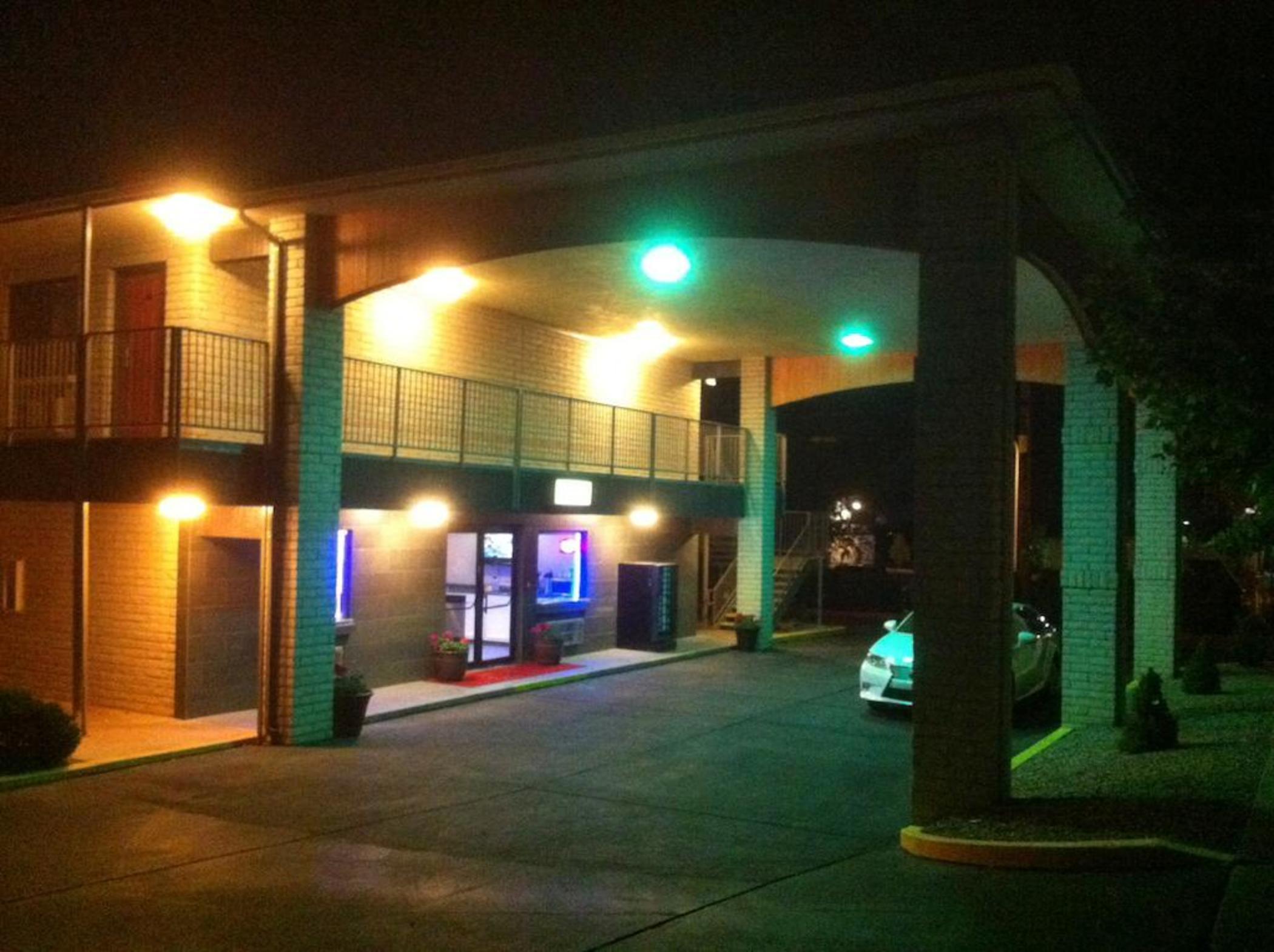 Travelodge By Wyndham Albuquerque East מראה חיצוני תמונה
