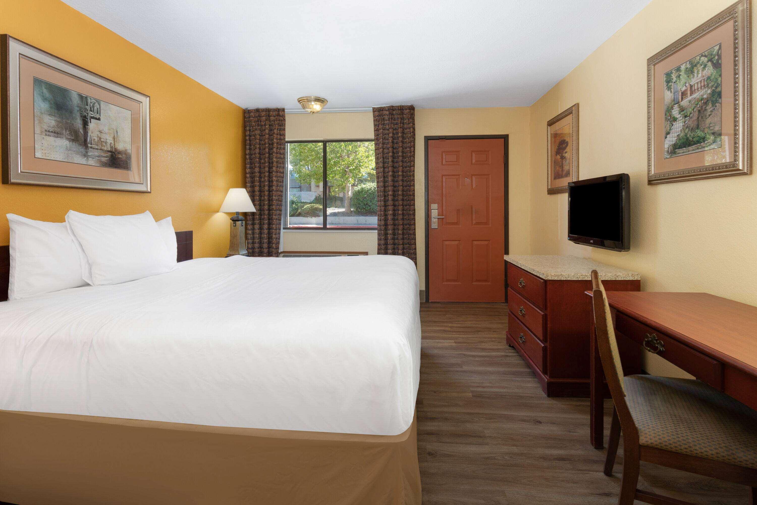 Travelodge By Wyndham Albuquerque East מראה חיצוני תמונה